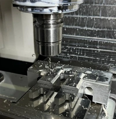 Tapping Kev Pabcuam Kev Ua Haujlwm Ntawm Lub Tshuab Drilling